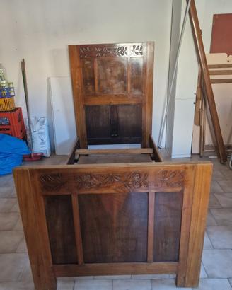 LETTO IN LEGNO MASSELLO CON INTAGLI