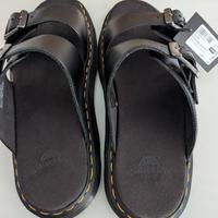 Sandali Josef Nero in pelle con fibbia Dr. Martens