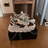 Versace chain reaction