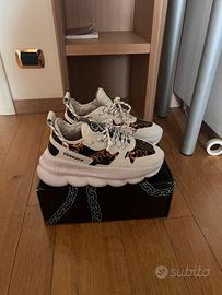 Versace chain reaction