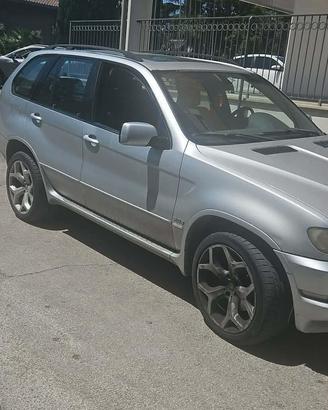 2 BMW X5 E53  2002  UNA MARCIANTE E UNA  NO