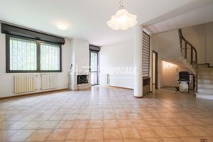 VPA19 VILLETTA A SCHIERA IN PIENO CENTRO AD ANZOLA