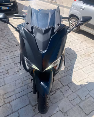 TMAX 2019 SX