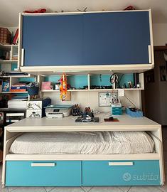 Letti singoli con materassi e arredi inclusi.