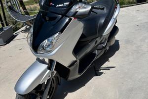 Yamaha X-Max 250