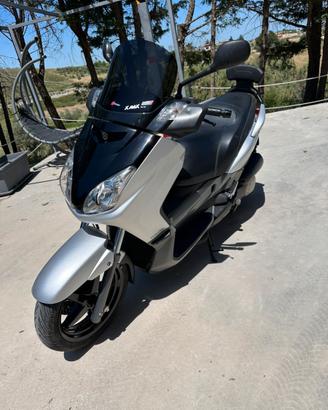 Yamaha X-Max 250