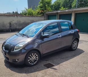 TOYOTA Yaris - 2010