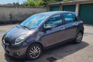 TOYOTA Yaris - 2010
