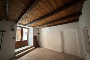 NEGOZIO A ARCO