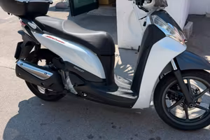 Honda sh 300 anno 2013 con moto o auto spider cabr