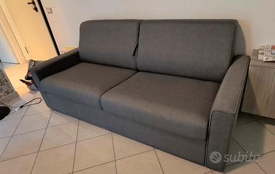 DIVANO LETTO 3 POSTI COME NUOVO 