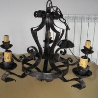 Lampadario in ferro battuto