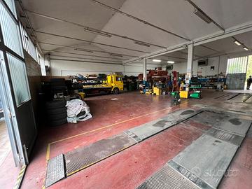 Vendesi officina meccanica