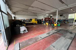 Vendesi officina meccanica
