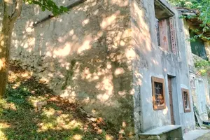 Rustico deposito con terreno a Sprea