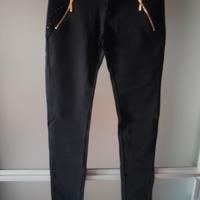 Pantalone con tasche in pizzo e perle 