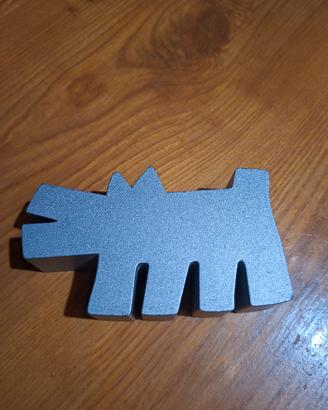 statuetta di keith haring barking dog 