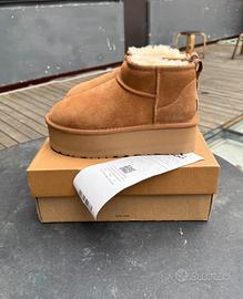 Stivali da neve UGG con tacco alto da donna EU38