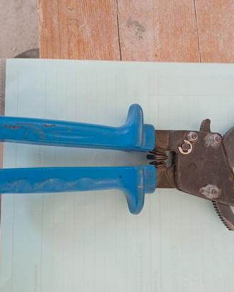 Tronchesi tagliacavi isolata BM 575