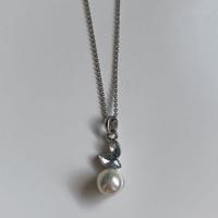 Catenina con ciondolo finta perla e brillanti