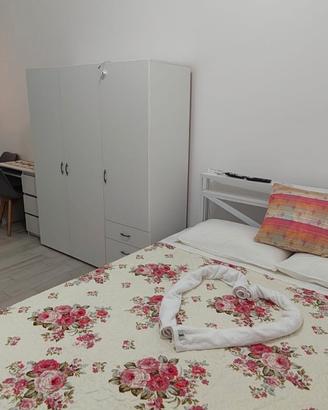 Camera arredata singola a studentessa