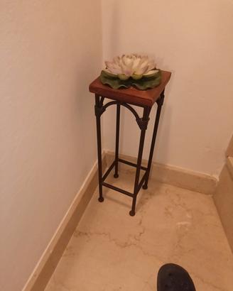 oggetto per ingresso legno più ferro battuto.