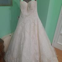 abito da sposa pronovias scollo a cuore  