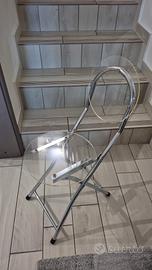 piccola sedia trasparente
