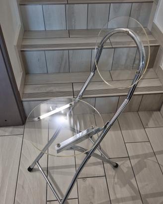 piccola sedia trasparente