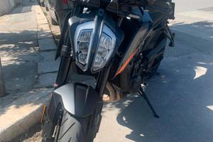 KTM 890