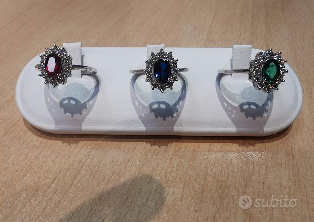 Anello kate in oro con zirconi e sintetico medio