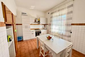 6 LOCALI A MONTEFIASCONE