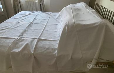 Copriletto fine 800 ricamato a mano