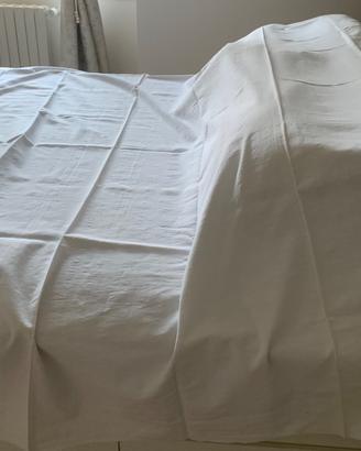 Copriletto fine 800 ricamato a mano