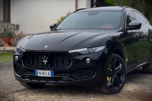 Maserati Levante 3.0 V6 Gransport Nerissimo 430cv