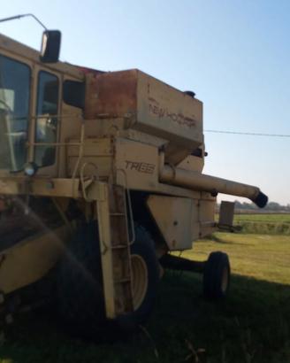 mietitrebbia New Holland modello TR85