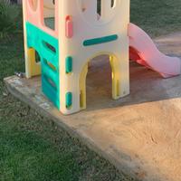 Due scivoli da giardino