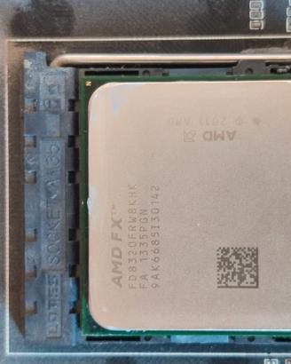 Blocco Gigabyte GA-990FXA-UD3 + AMD FX-8320 +RAMD3