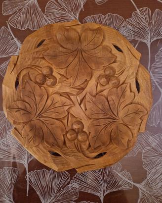Piatto in legno intarsiato
