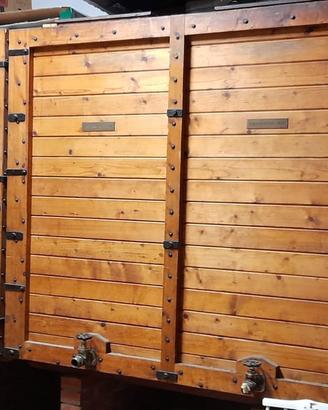 5 Grandi botti in legno per olio+ imbottigliatrice