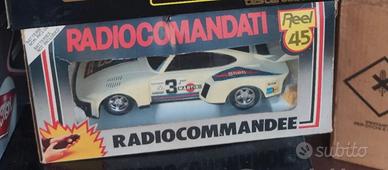 un'auto radiocomandata d'epoca, la Porsche Martini