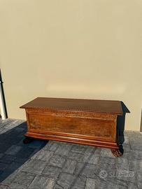 Cassa in legno di noce