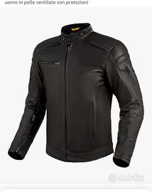 Caschi, giubbotti e guanti moto