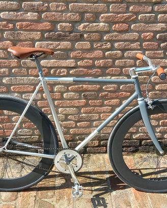Bici da uomo urbana a scatto fisso (fixie)
