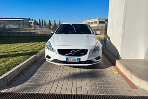 VOLVO V60 R DESIGN