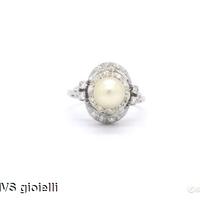 Anello in oro bianco con diamanti e perla