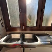 lavabo con vaschetta doppia e gocciolatoio