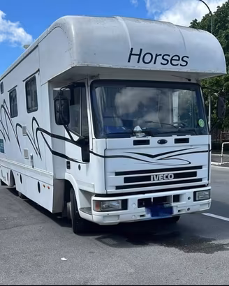 Camion trasporto cavalli con living