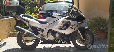 moto Yamaha yzf 600