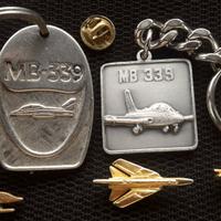 3 spille e 2 portachiavi Aer Macchi vintage